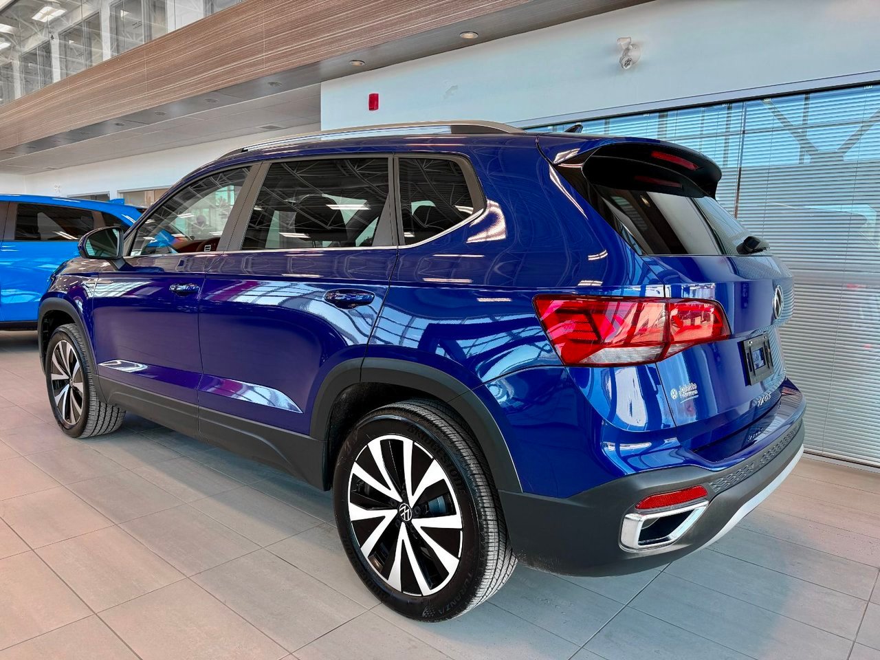 Volkswagen Taos 2023 Bleu Notre-Dame-des-Prairies - photo #9