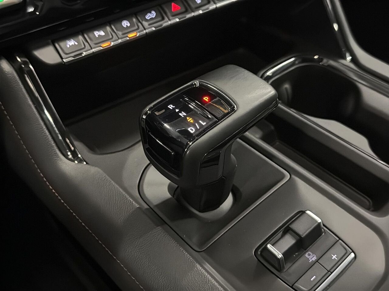 GMC Sierra 1500 AT4 cabine multiplace 4RM 157 po 2025 Gris Saint-Hyacinthe - photo #12