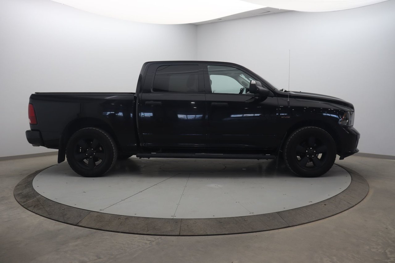 2019 Ram 1500 Classic VIN 3C6RR7KT2KG695861 Black Chicoutimi - photo #2