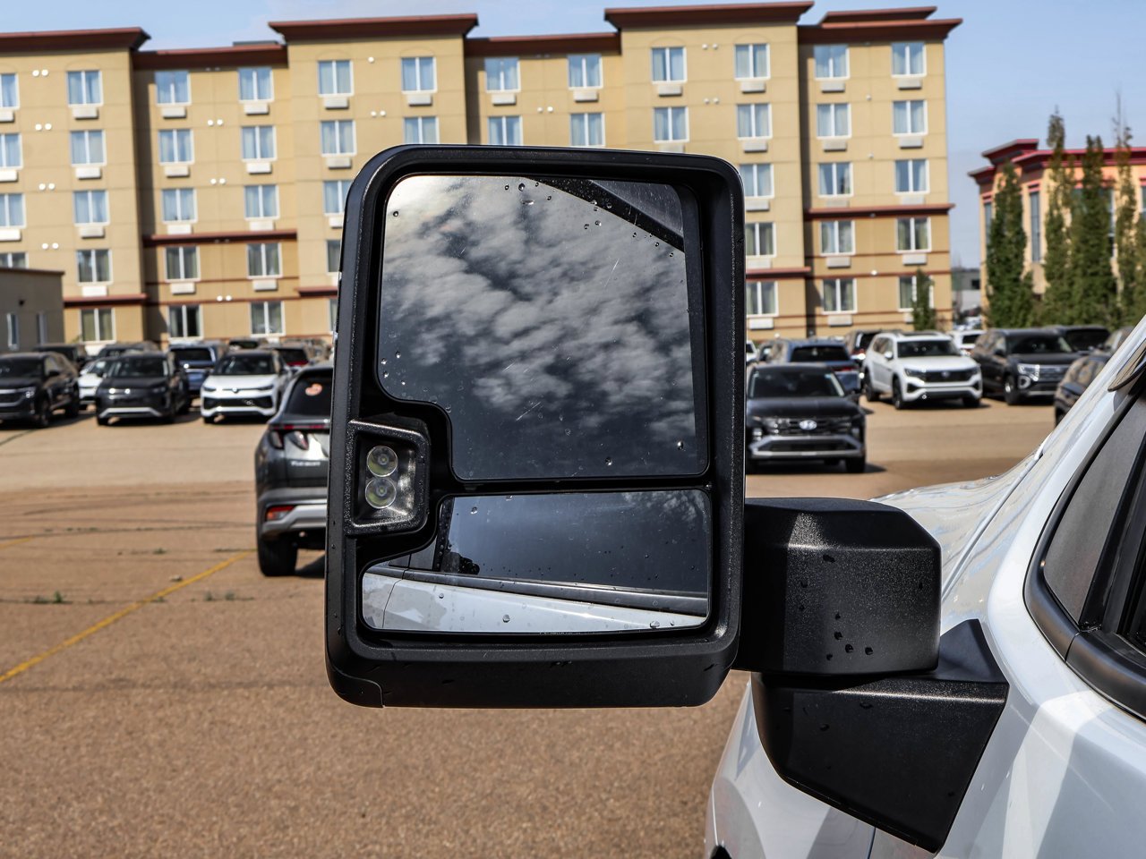 2020 Chevrolet Silverado 1500 4WD Crew Cab 147 RST White Sherwood Park - photo #12