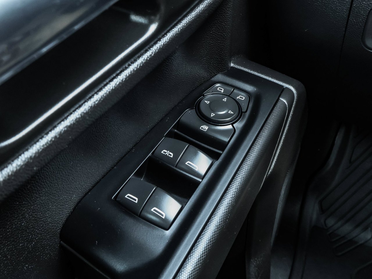 2024 Chevrolet Silverado 1500 4WD Crew Cab 147 Custom Trail Boss White Sherwood Park - photo #18