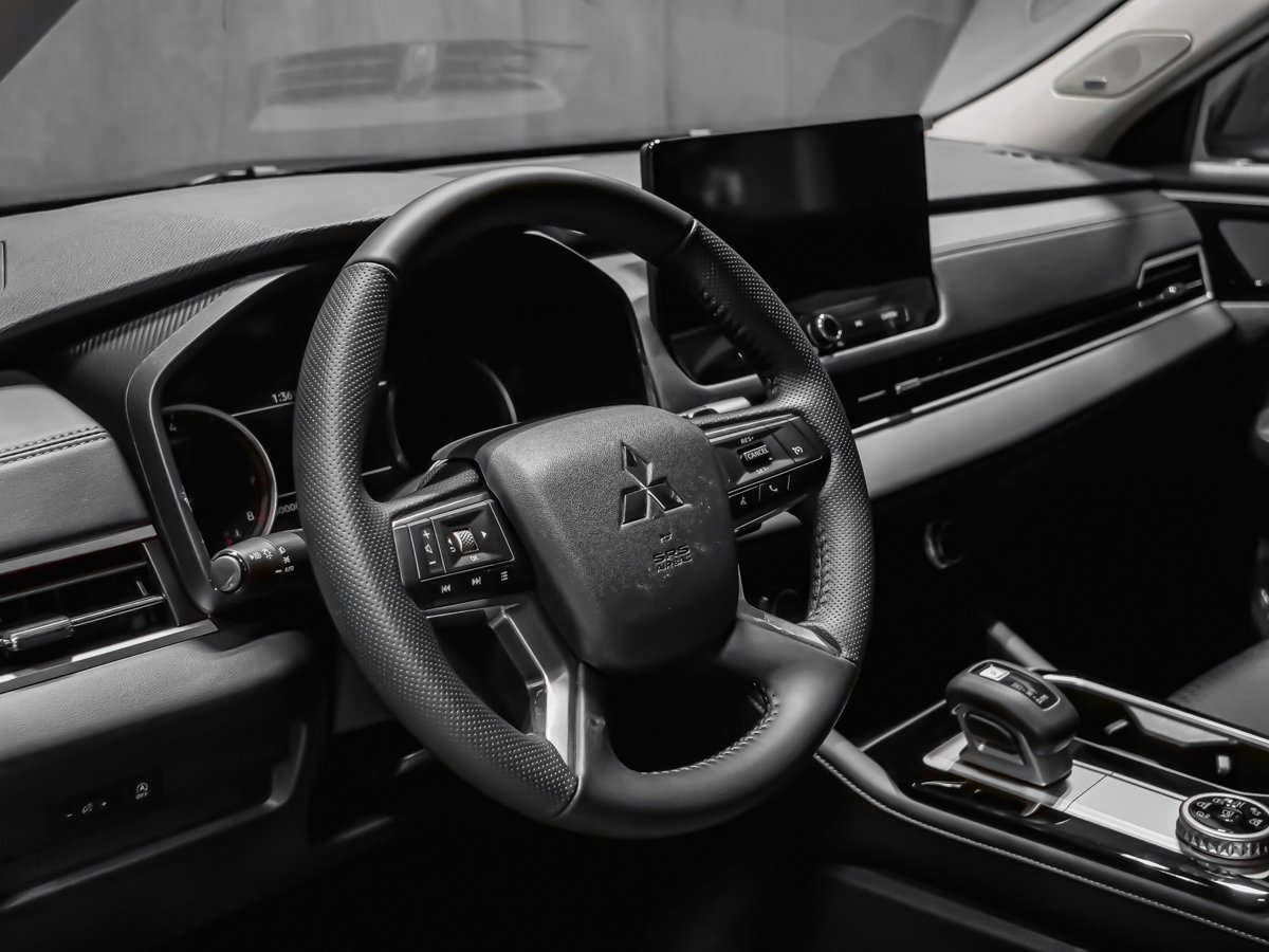 2026 Mitsubishi Outlander ES Graphite Grey Montreal - photo #10