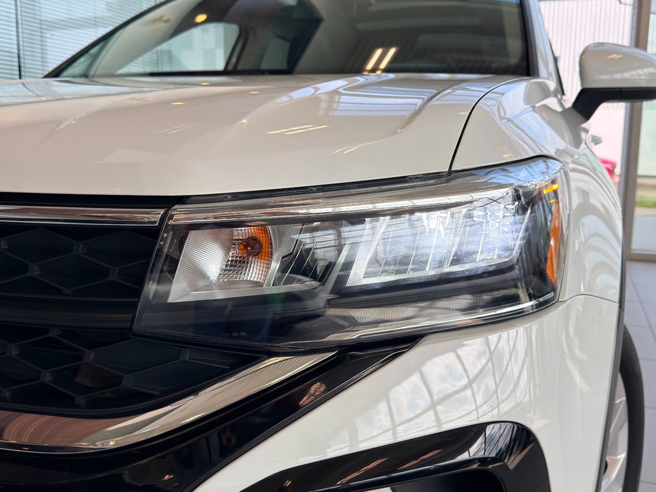 2022 Volkswagen Taos White Notre-Dame-des-Prairies - photo #3
