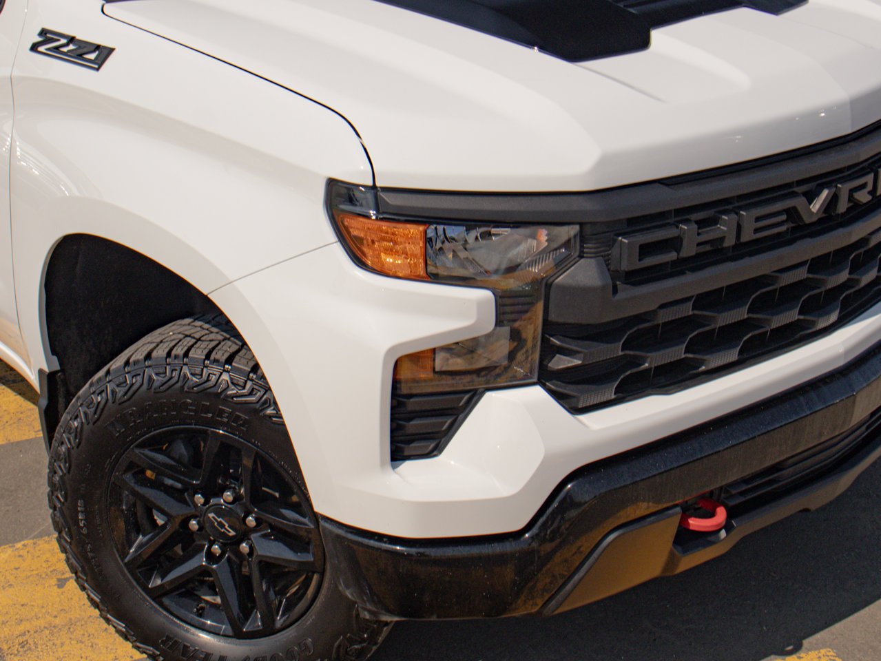 2024 Chevrolet Silverado 1500 4WD Crew Cab 147 Custom Trail Boss White Sherwood Park - photo #14