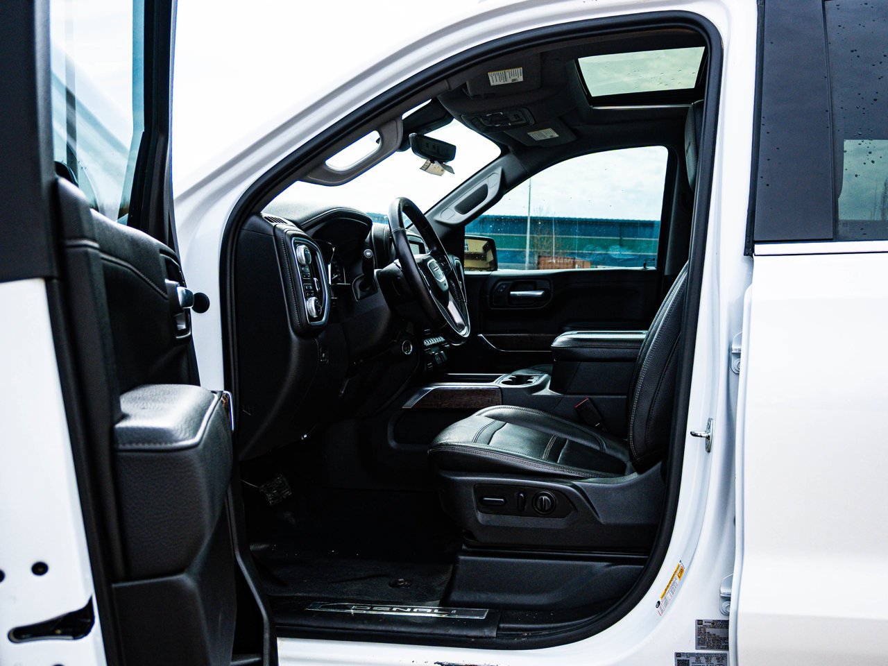 2021 GMC Sierra 1500 4WD Crew Cab 147 Denali White Sherwood Park - photo #16