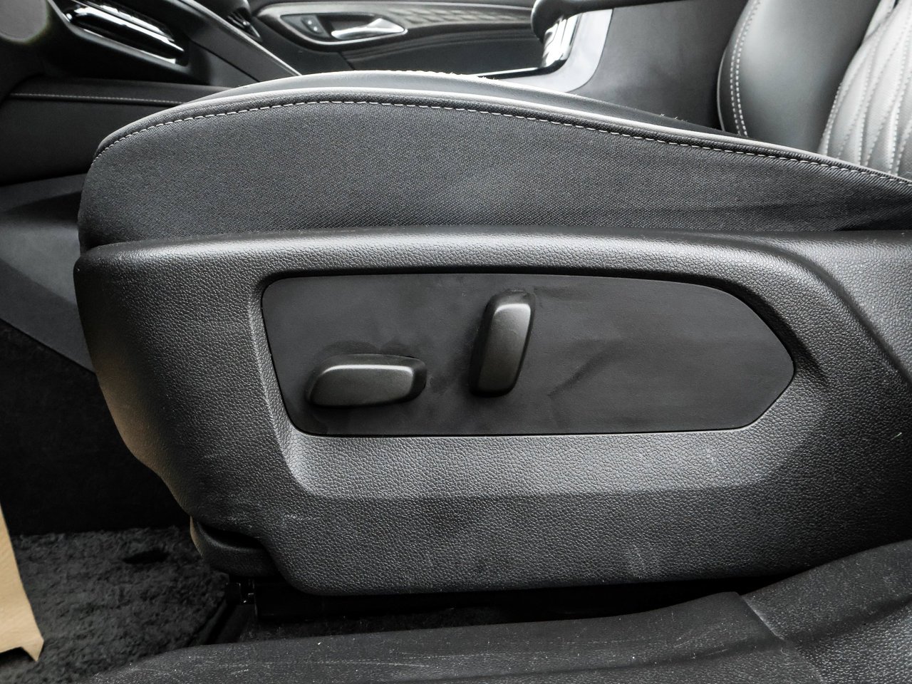 2022 Buick Envision AWD 4dr Avenir Blue Sherwood Park - photo #21