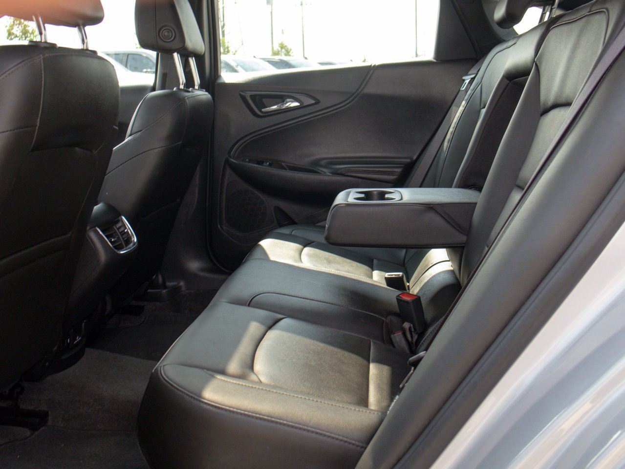 2020 Chevrolet Malibu 4dr Sdn Premier White Sherwood Park - photo #32