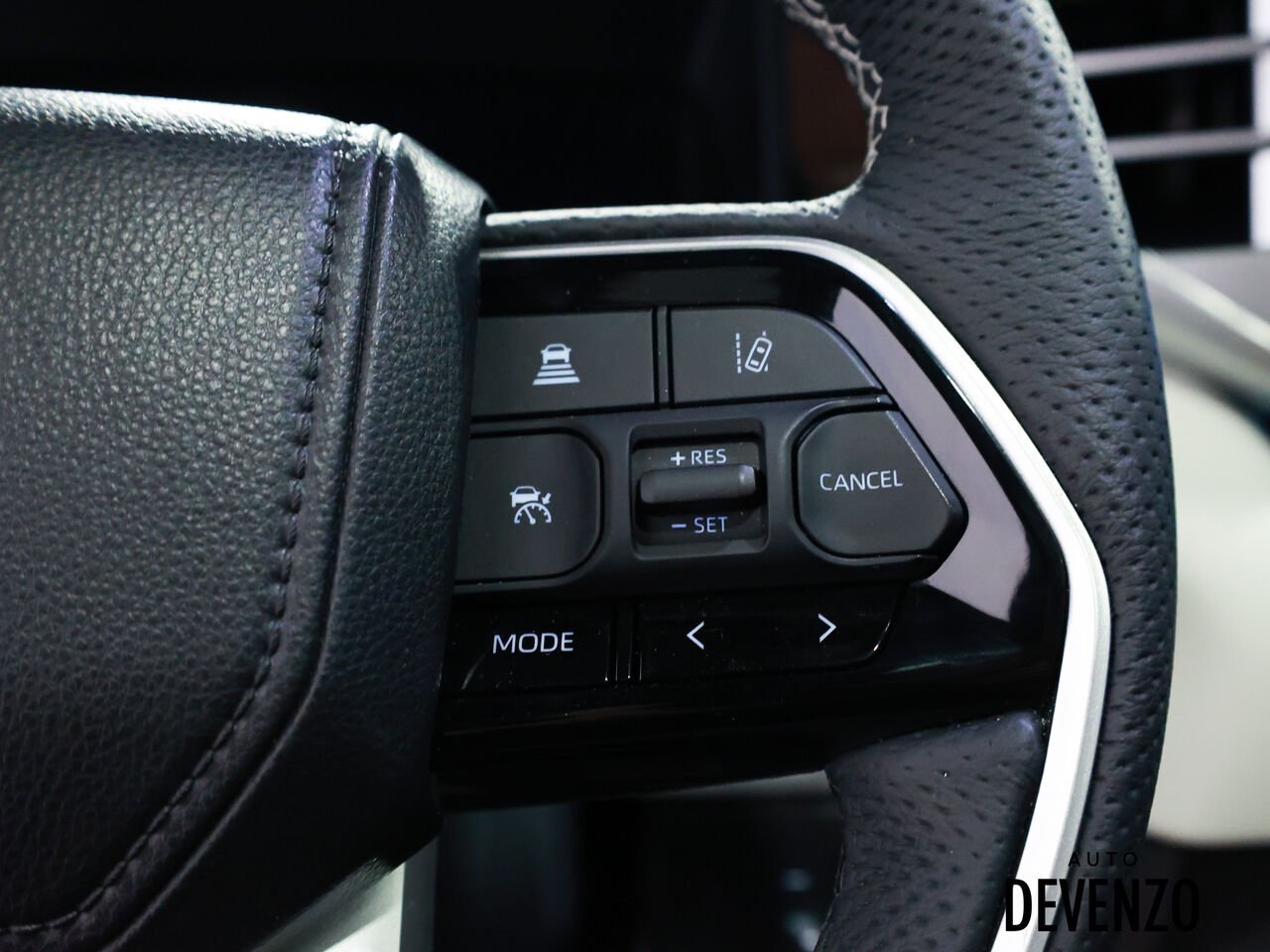 Toyota Sequoia 2025 Noir Saint-Eustache - photo #17