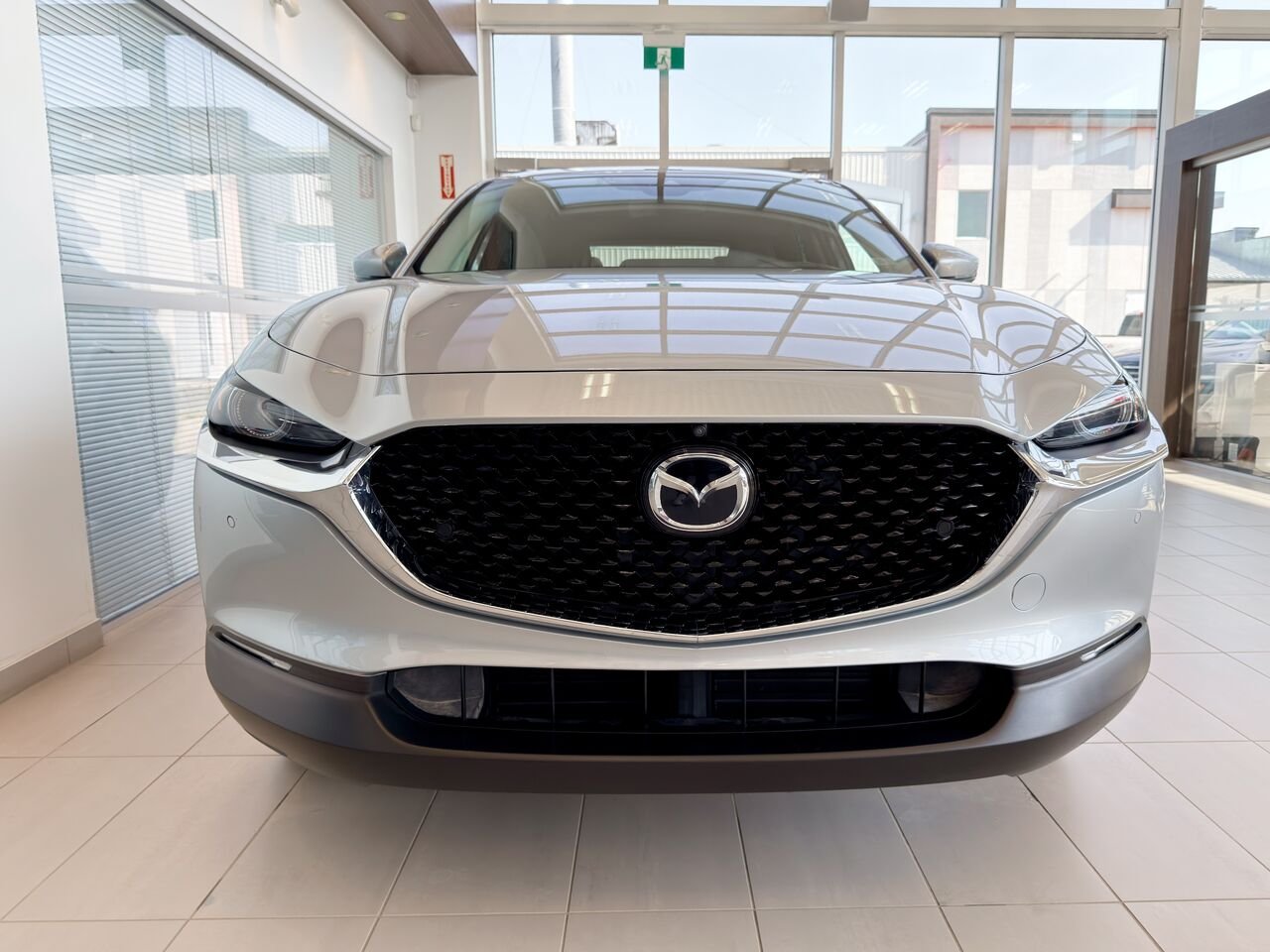 2023 Mazda CX-30 Silver Notre-Dame-des-Prairies - photo #3
