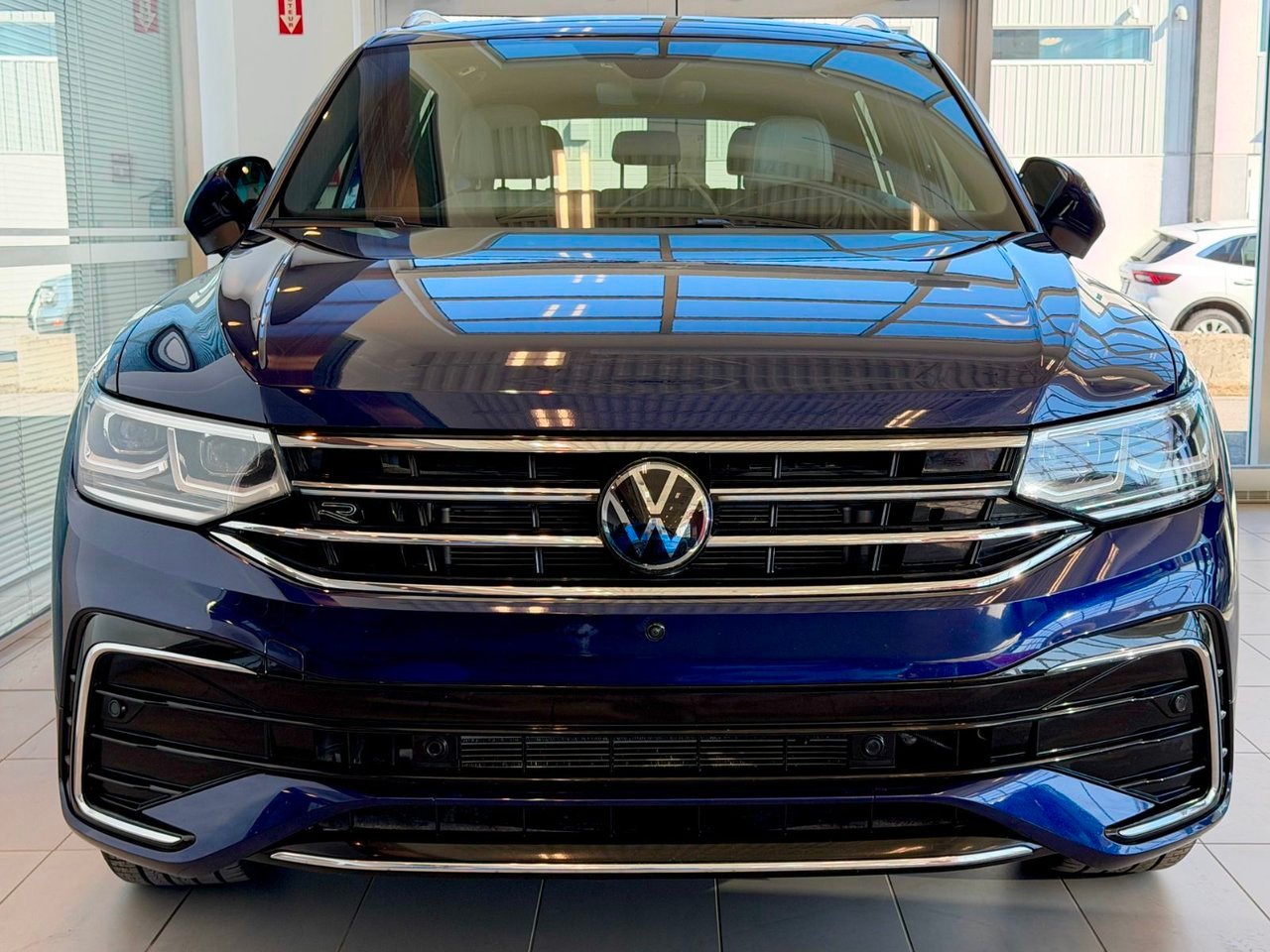 2024 Volkswagen Tiguan Blue Notre-Dame-des-Prairies - photo #7