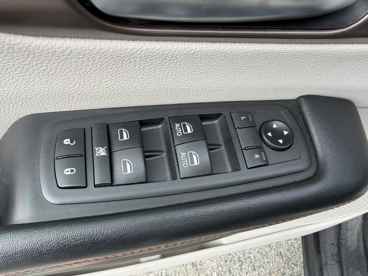 2019 Chrysler Pacifica Black Thetford Mines - photo #13