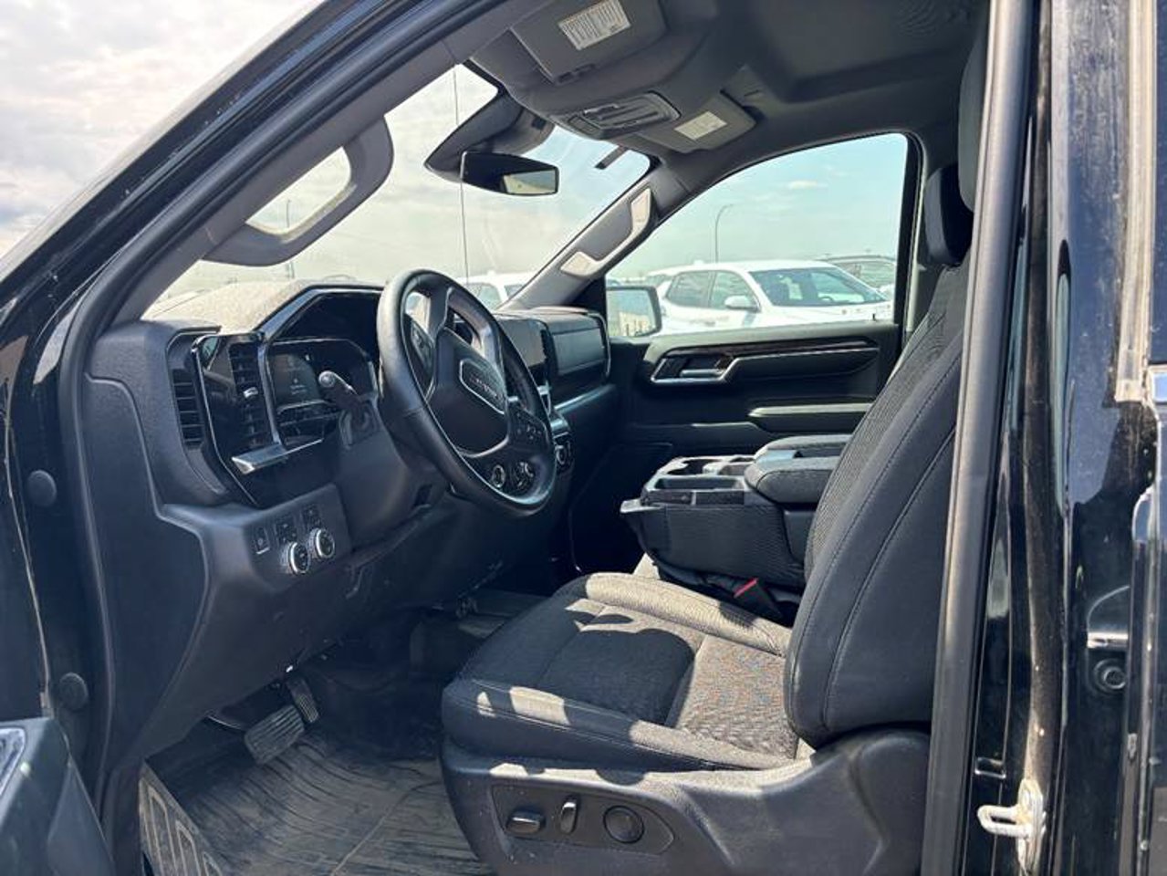 2023 GMC Sierra 1500 4WD Crew Cab 147 SLE Black Sherwood Park - photo #5