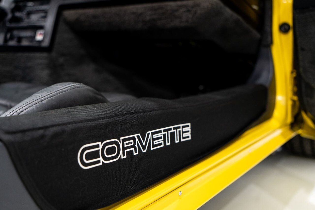 1986 Chevrolet Corvette Pace Car livery with only 17,380km (10,800miles) Yellow Montreal - photo #98