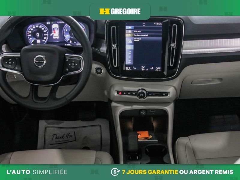 2022 Volvo XC40 White Laval - photo #27