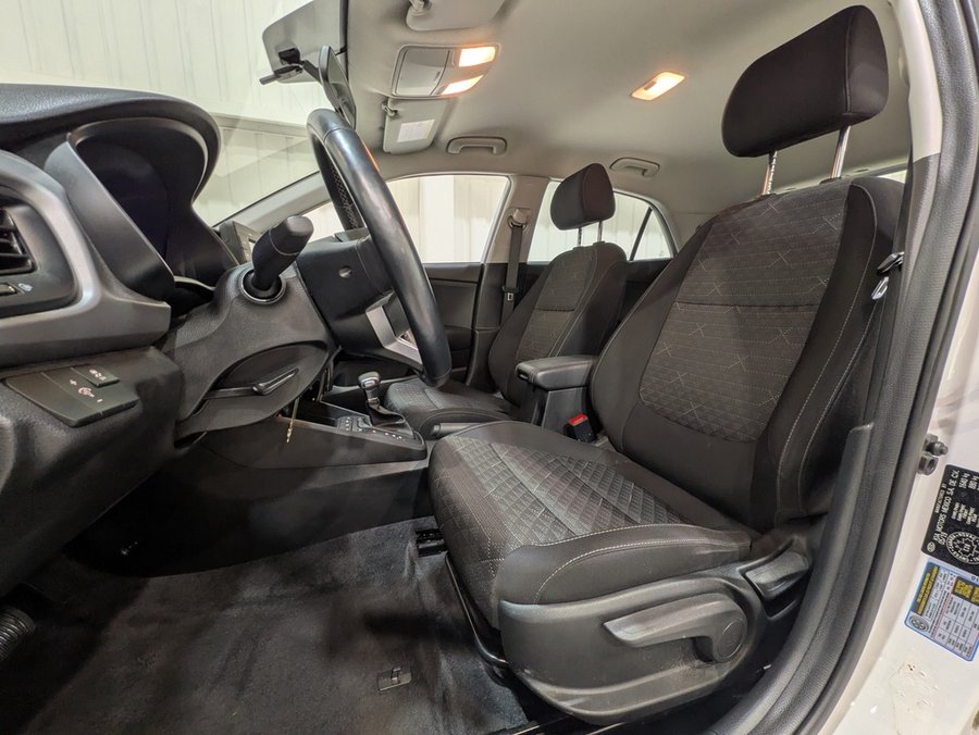 2019 Kia Rio 5-door White