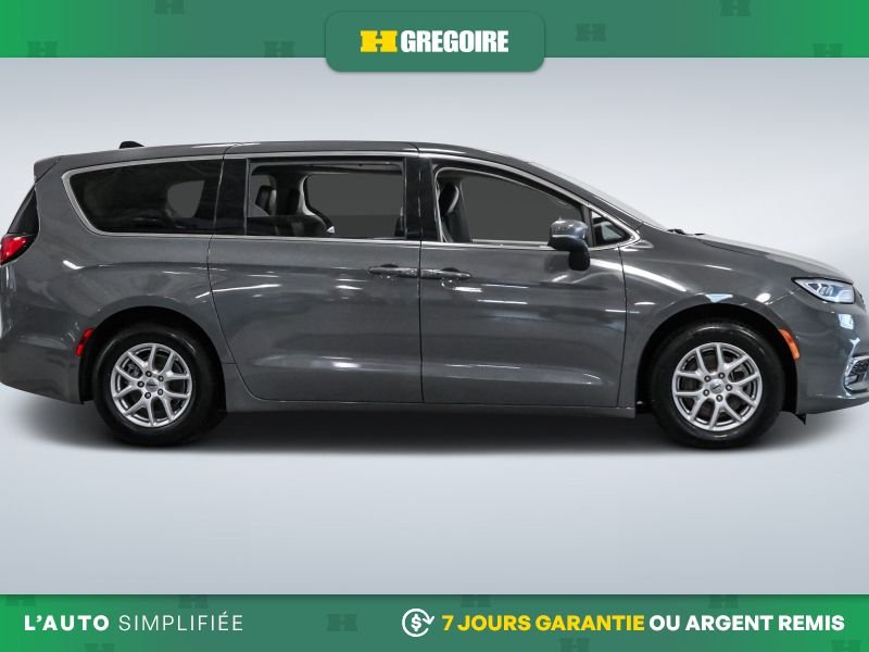 2023 Chrysler Pacifica Grey Laval - photo #10
