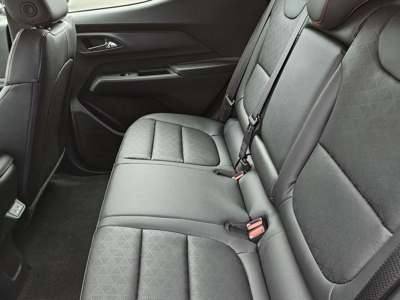 2027 Chevrolet Bolt RS 4 portes TA Summit White Thetford Mines - photo #14