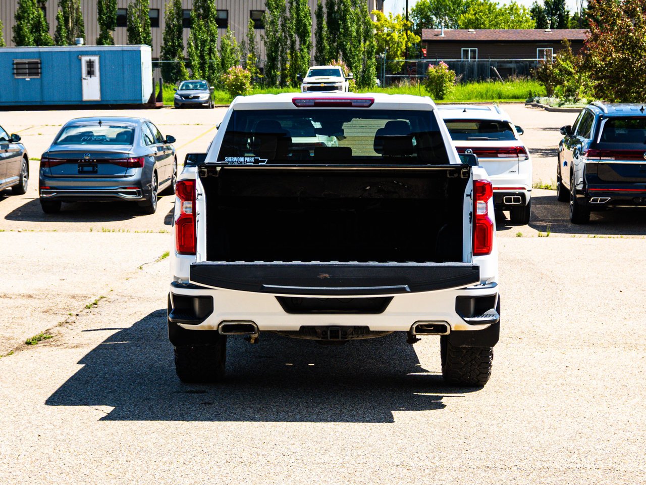 2023 Chevrolet Silverado 1500 4WD Crew Cab 147 RST White Sherwood Park - photo #14