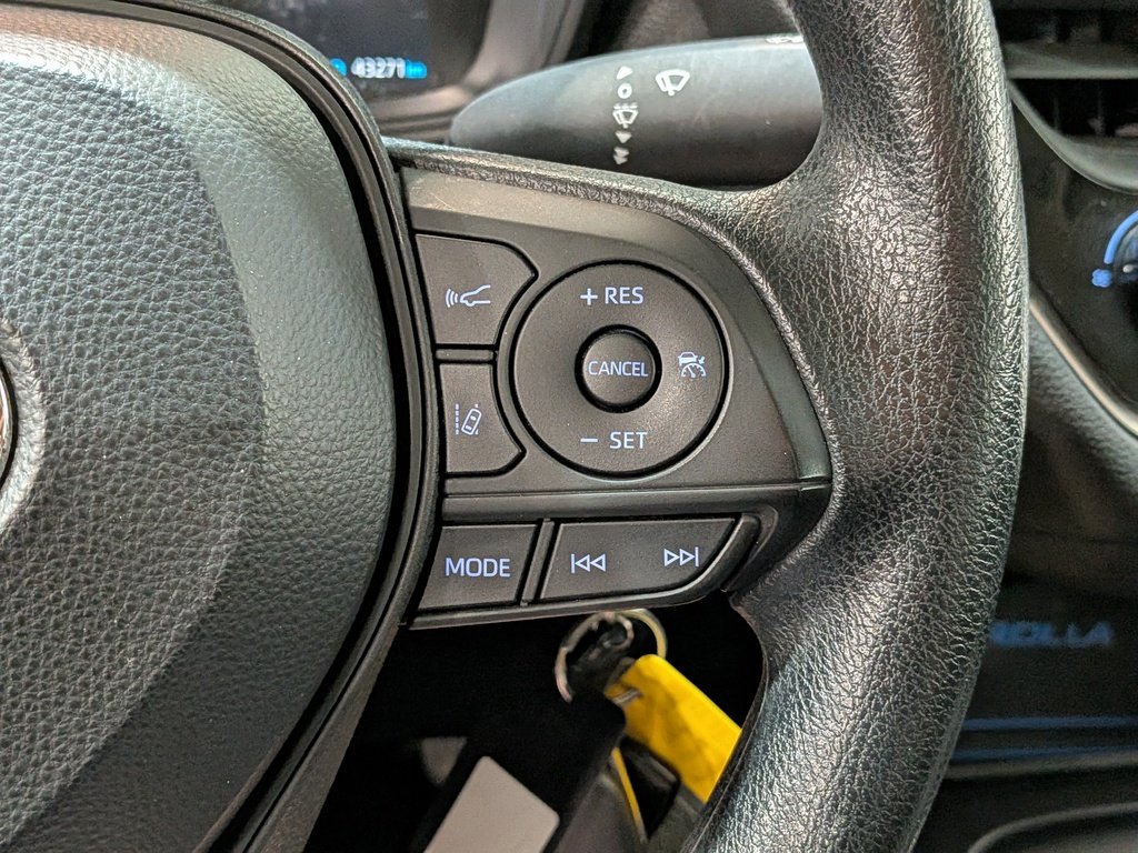 2020 Toyota Corolla L Manual White Val-David - photo #15