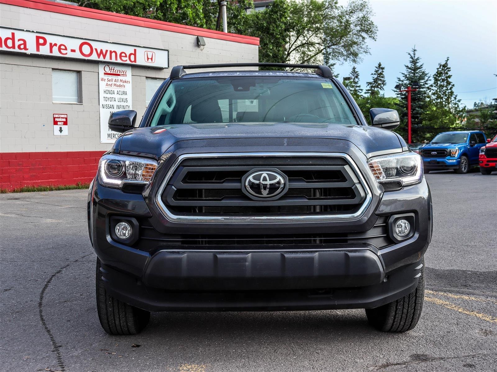 Toyota Tacoma 2022 Grey Ottawa & Gatineau - photo #1