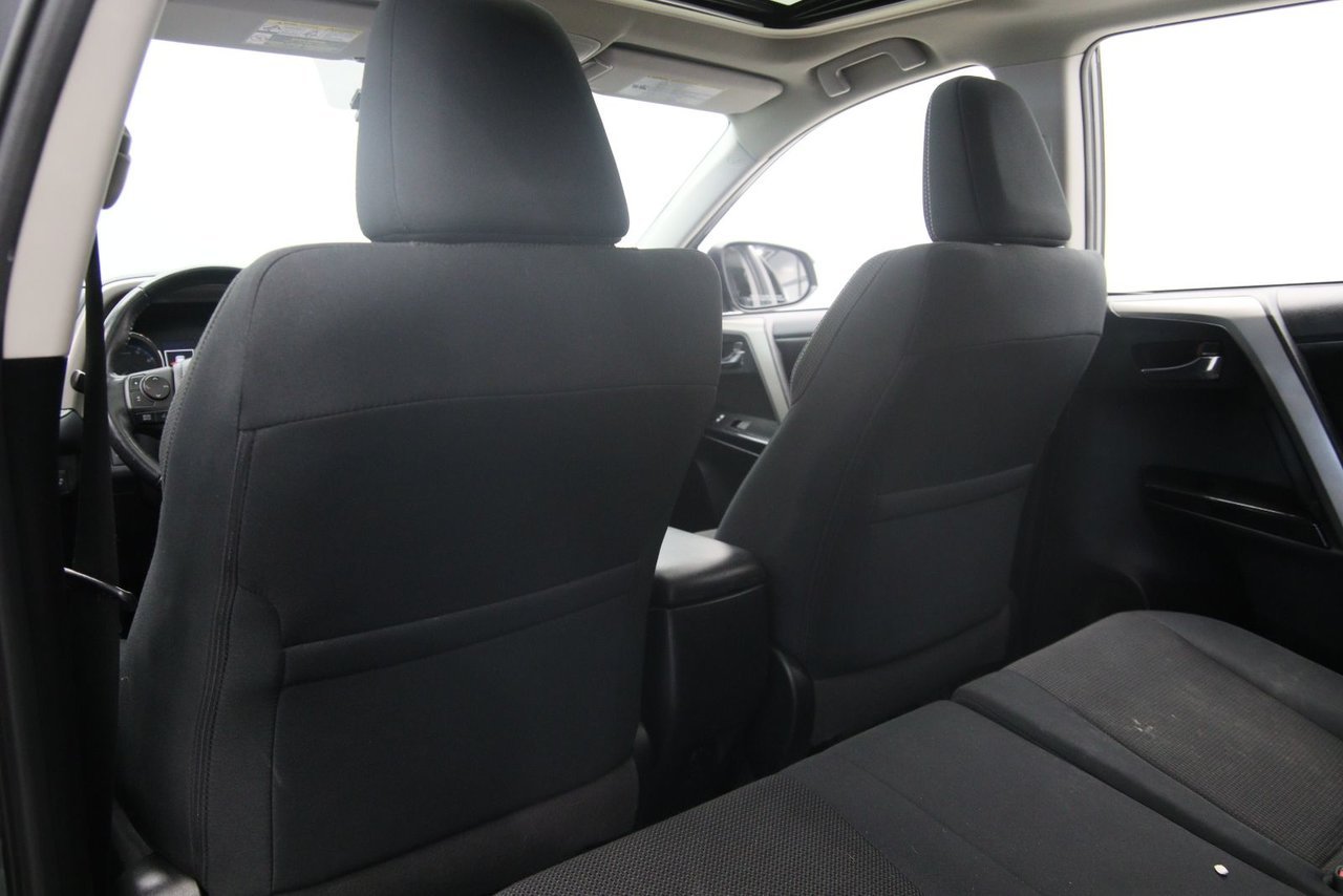 2018 Toyota RAV4 VIN 2T3RFREV9JW852844 Grey Baie-Comeau - photo #9