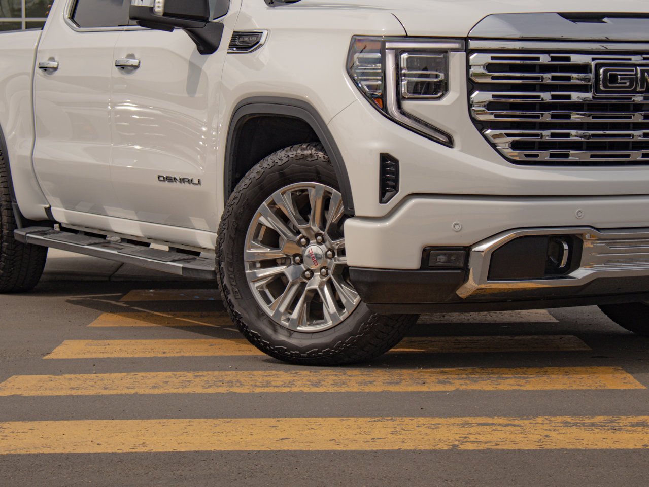 2024 GMC Sierra 1500 4WD Crew Cab 147 Denali White Sherwood Park - photo #5