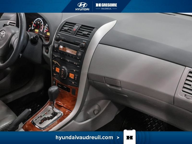 2009 Toyota Corolla White Saint-Eustache - photo #28