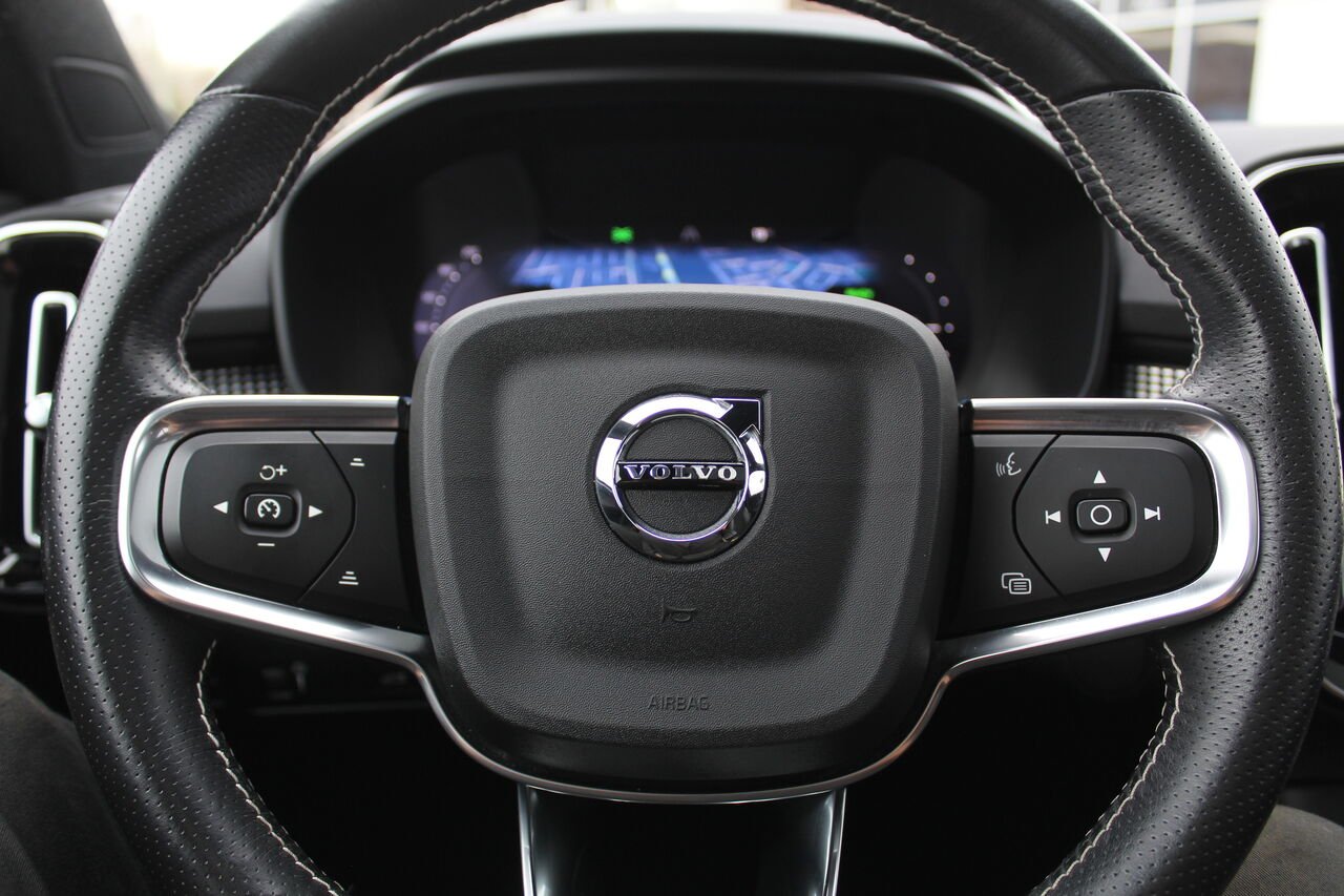 Volvo XC40 VIN: YV4ED3UR6M2546734 2021 Noir Sainte-Rose - photo #16