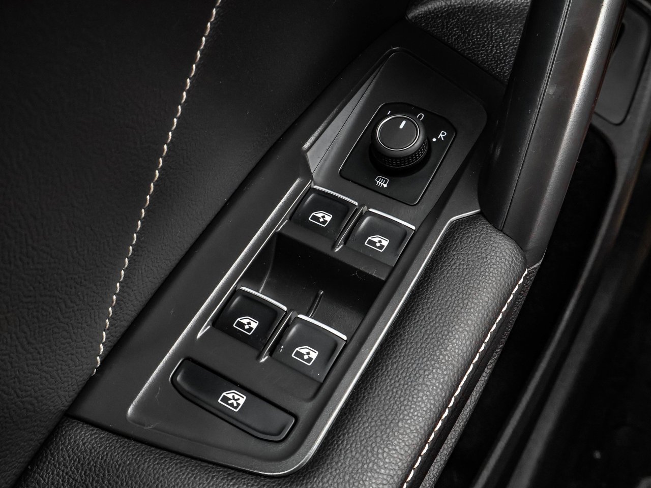 2024 Volkswagen Tiguan Comfortline R-Line Black Edition 4MOTION Red Sherwood Park - photo #18
