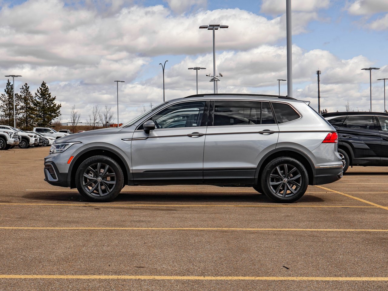 2024 Volkswagen Tiguan Comfortline 4MOTION Grey Sherwood Park - photo #4