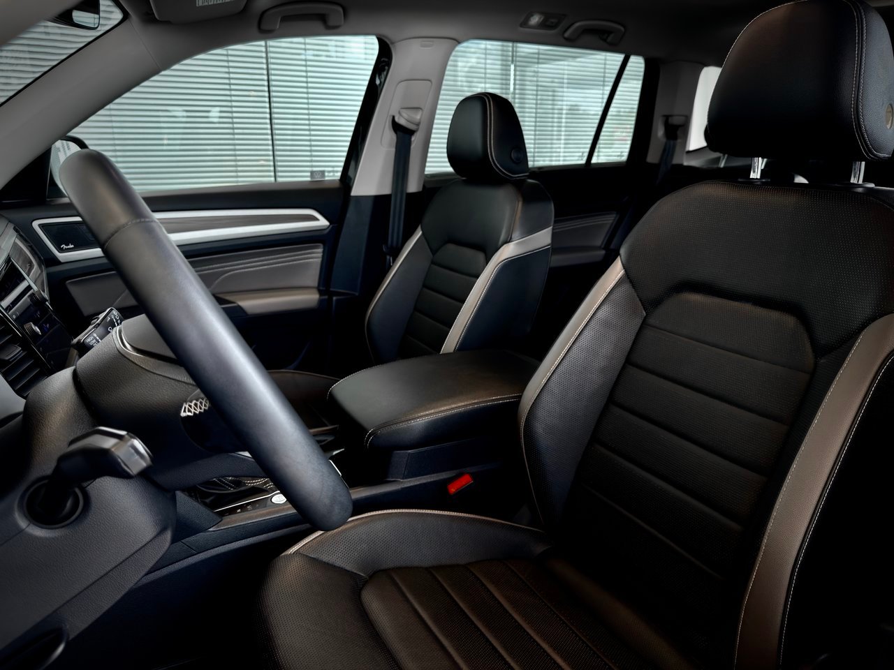 2022 Volkswagen Atlas Black Notre-Dame-des-Prairies - photo #16