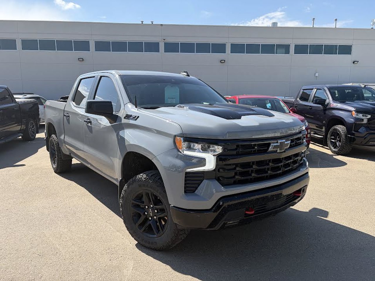 2024 Chevrolet Silverado 1500 4WD Crew Cab 147 LT Trail Boss Grey Sherwood Park - photo #6