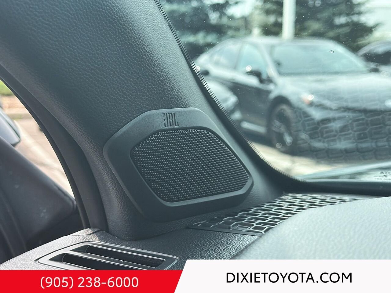 2024 Toyota Tacoma TRD OFFROAD PREMIUM 4WD / HEATED SEATS / LEATHER SURFACE / MOONROOF / ALLOY WHEELS / CARPLAY AND ANDROID AUTO gray Mississauga - photo #11