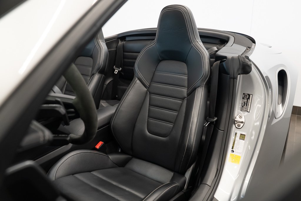 Porsche 911 Turbo S cabriolet 2023 Argent Kirkland - photo #12