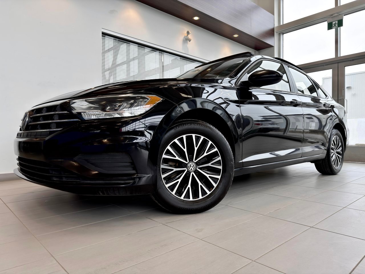 Volkswagen Jetta 2025 Gris Notre-Dame-des-Prairies - photo #1