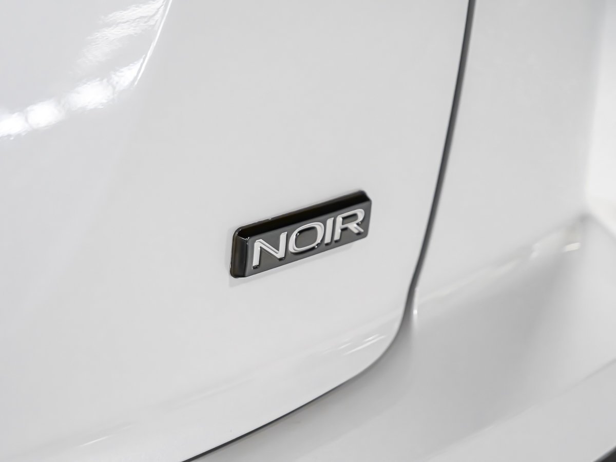 2026 Mitsubishi Eclipse Cross NOIR White Diamond Montreal - photo #8
