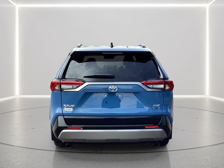 TOYOTA RAV4 HYBRID XSE 2025 2025 Bleu cavalerie avec toit noir