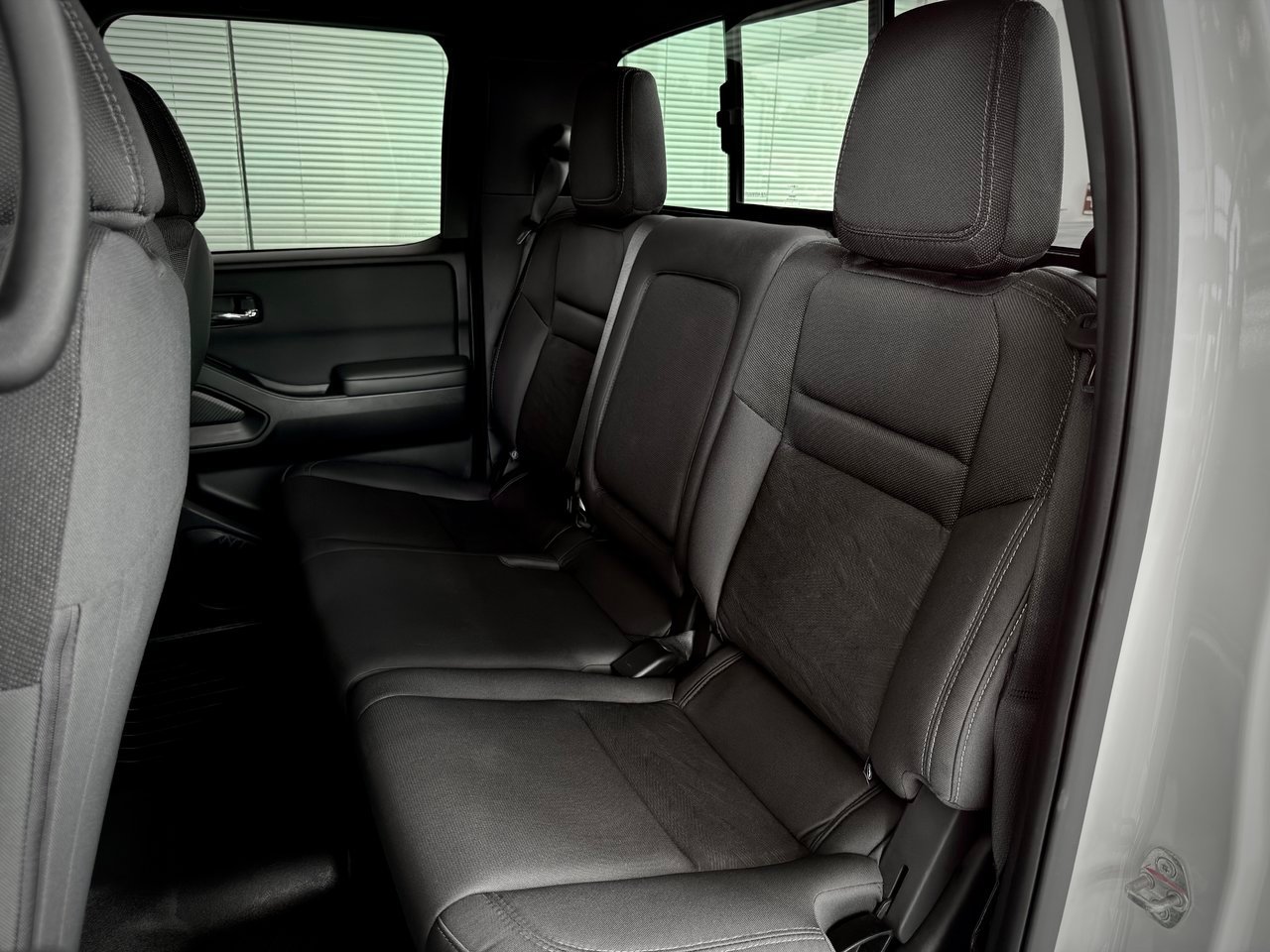 2023 Nissan Frontier White Notre-Dame-des-Prairies - photo #24