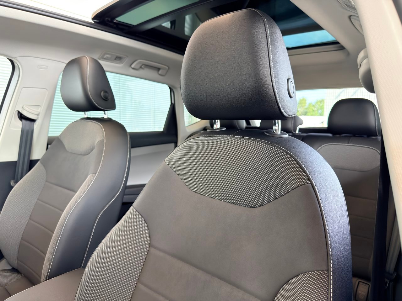 2022 Volkswagen Taos White Notre-Dame-des-Prairies - photo #18