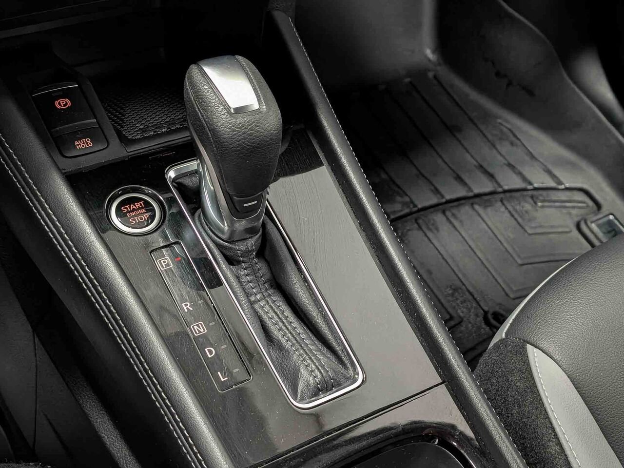 Nissan KICKS SR Cuir Volant et Sièges Chauffants 2023 Rouge Sherbrooke - photo #15