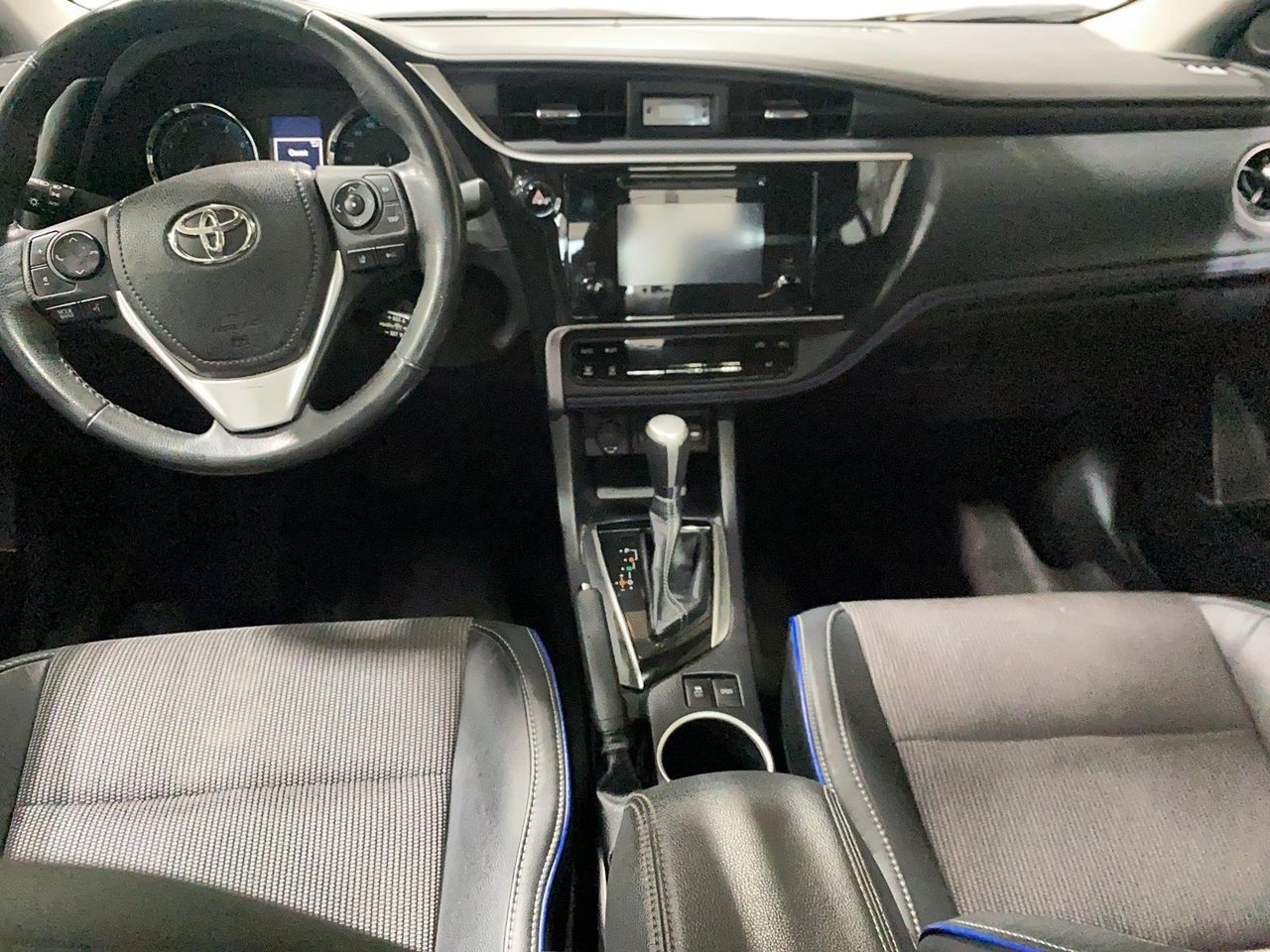 2018 Toyota Corolla VIN 2T1BURHE3JC022129 White Baie-Comeau - photo #8
