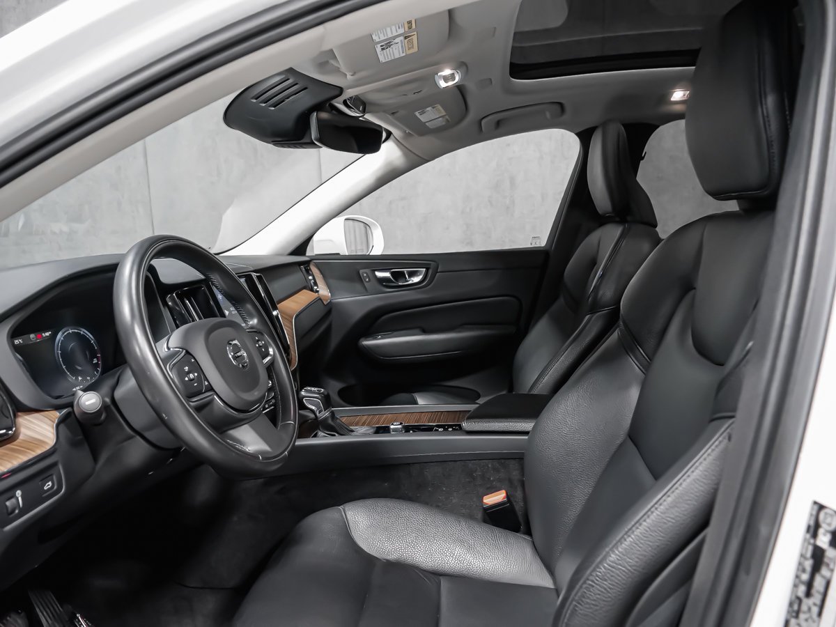 Volvo XC60 T6 MOMENTUM CLIMATE 2021 Blanc Montréal - photo #9