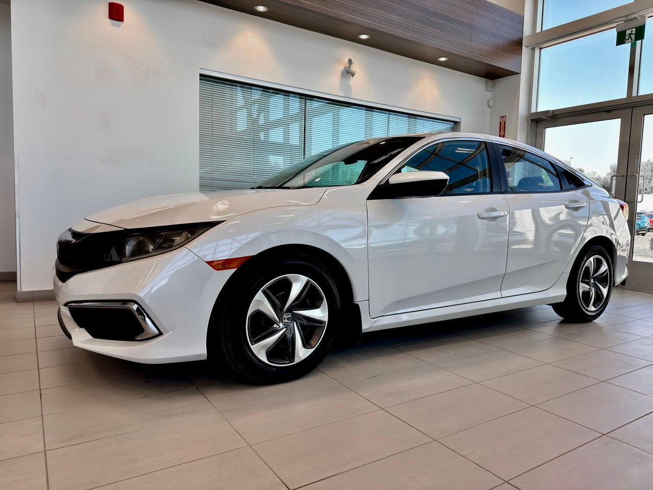 2019 Honda Civic Sedan White Notre-Dame-des-Prairies - photo #2