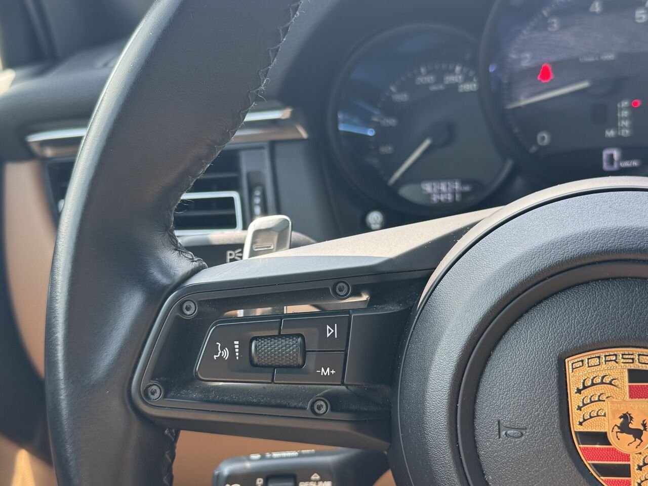 Porsche Macan TI 2024 Gris Granby - photo #21