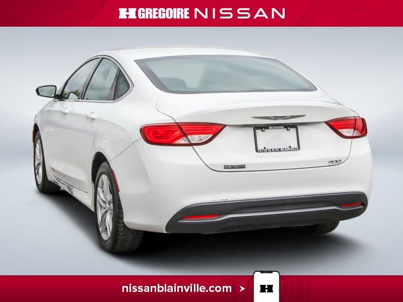 2015 Chrysler 200 White Laval - photo #4