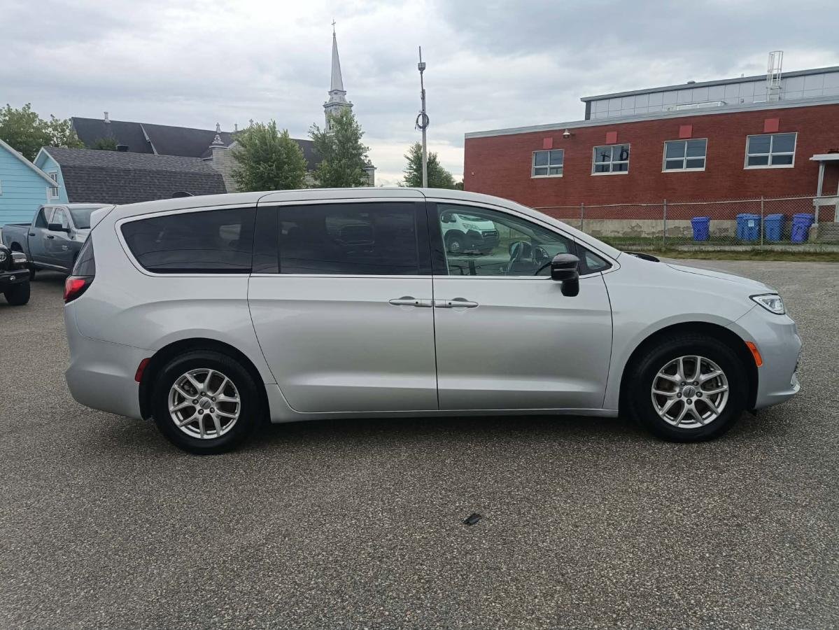 Chrysler Pacifica 2024 Gris Lac Mégantic - photo #3