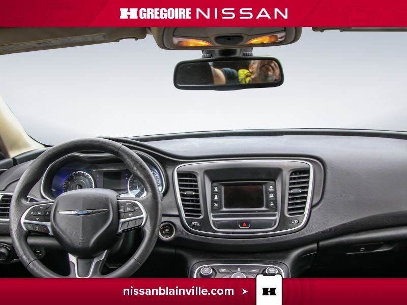 2015 Chrysler 200 White Laval - photo #12