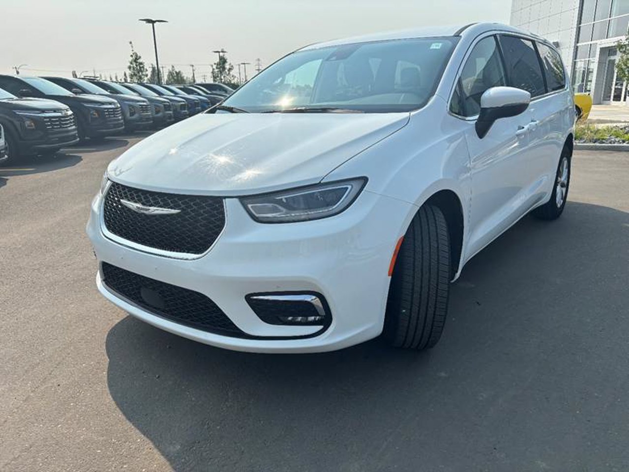 2023 Chrysler Pacifica Touring L AWD White Sherwood Park - photo #2