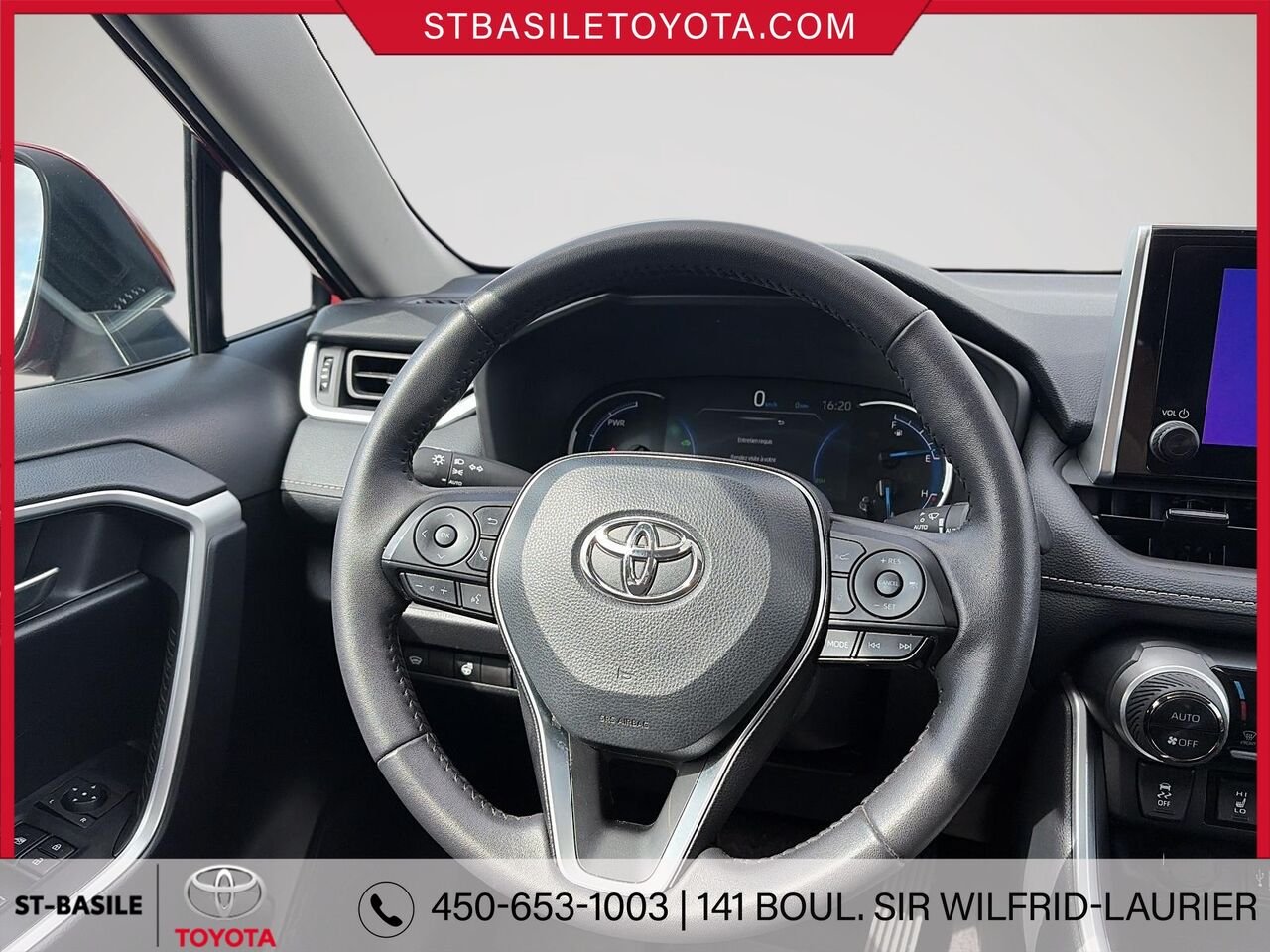 Toyota RAV4 Hybride 2024 Rouge rubis nacré Saint-Basile-le-Grand - photo #14