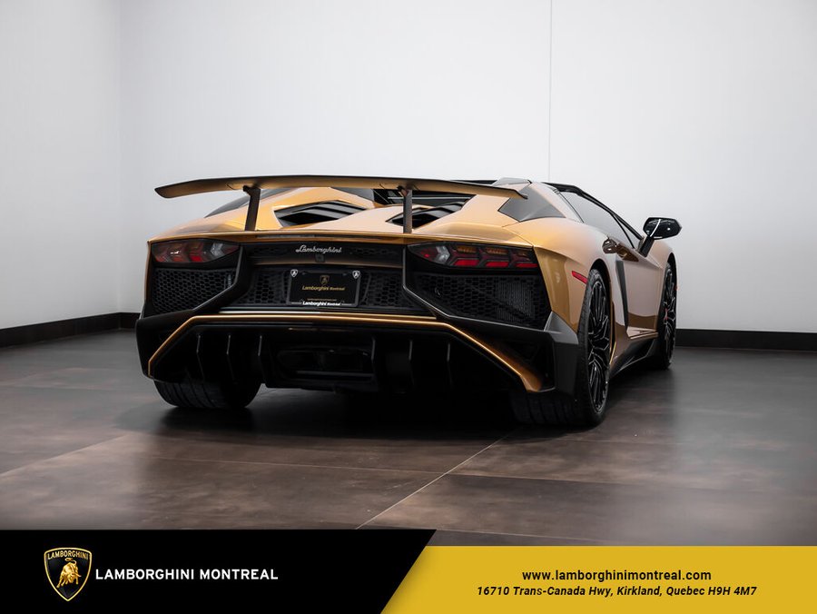 2017 Lamborghini Aventador 2017 Gold